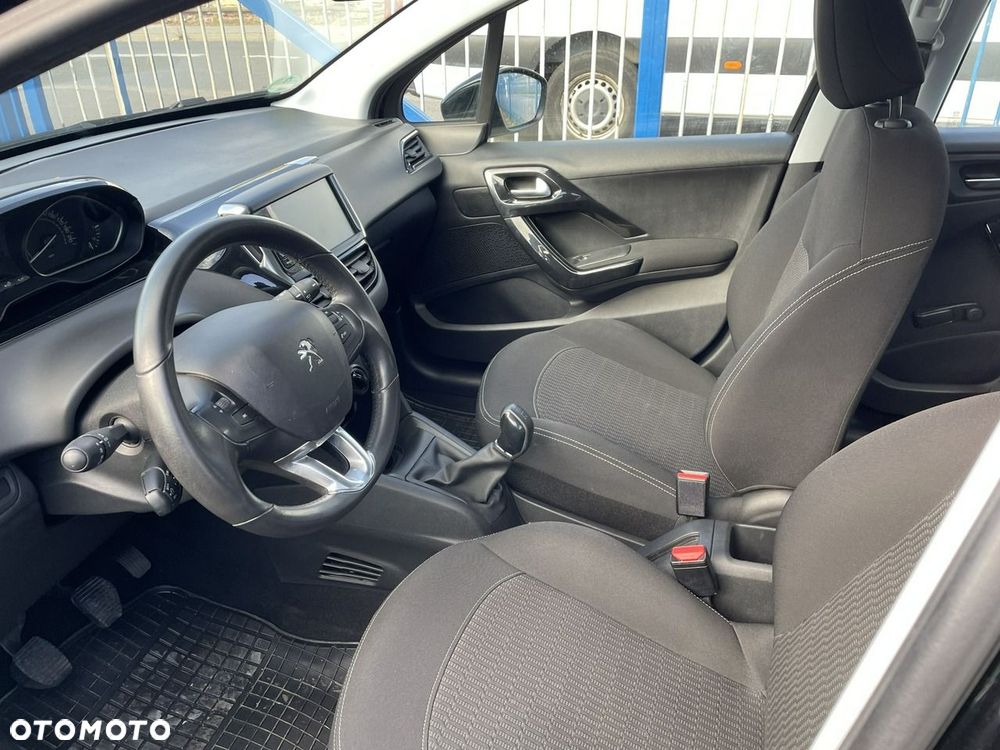 Peugeot 208 2017 photo 2