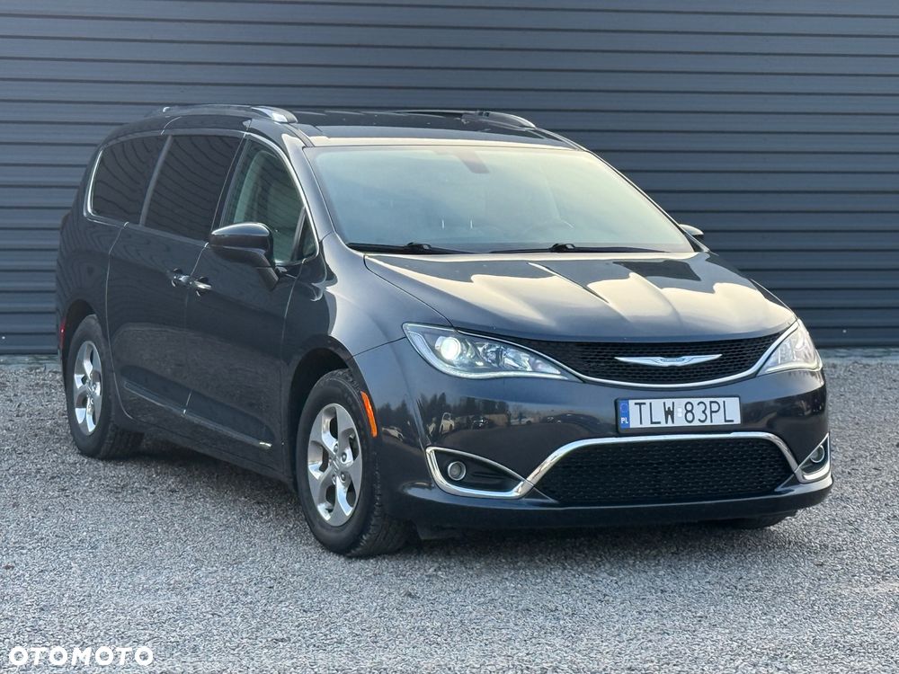 Chrysler Pacifica - 8