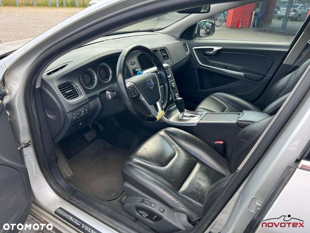 Volvo S60 D5 AWD Geartronic Summum - 9