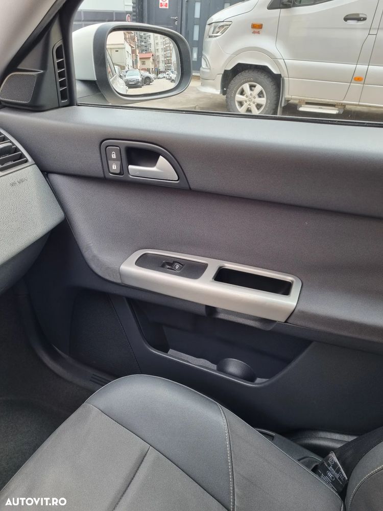 Volvo V50 1.6 D Momentum - 12