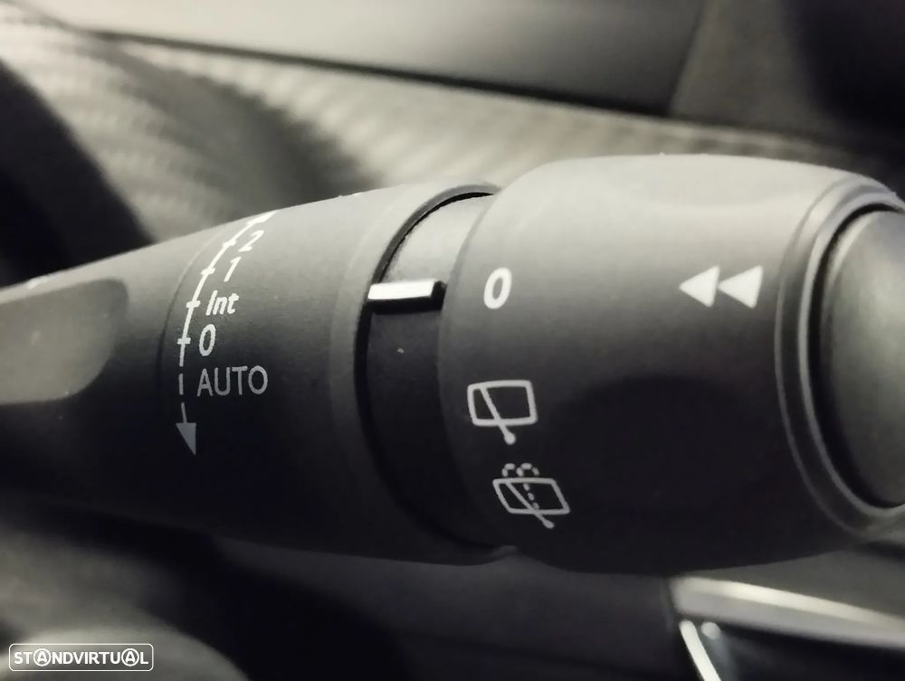 Peugeot 2008 1.2 PureTech Allure EAT8 - 22
