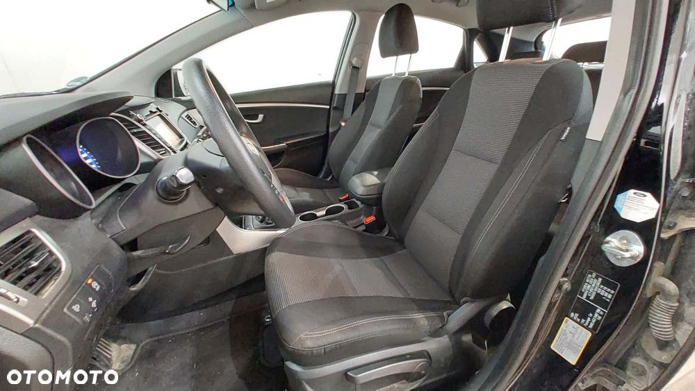 Hyundai i30 blue 1.4 Trend - 8