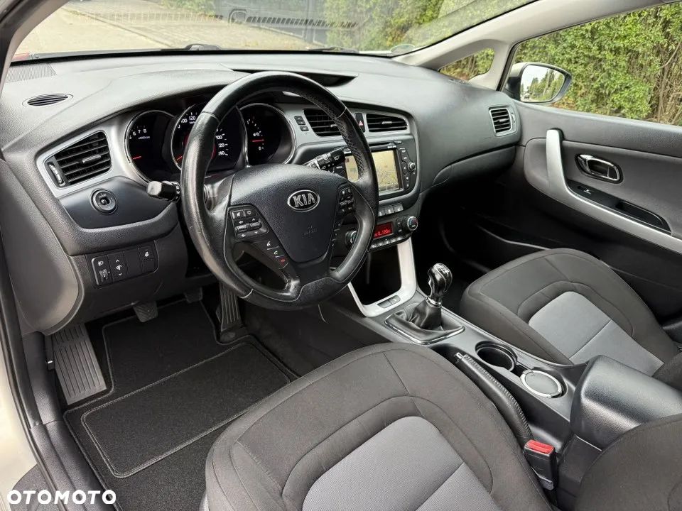 Kia Ceed 1.6 GDI SW Platinum Edition - 16