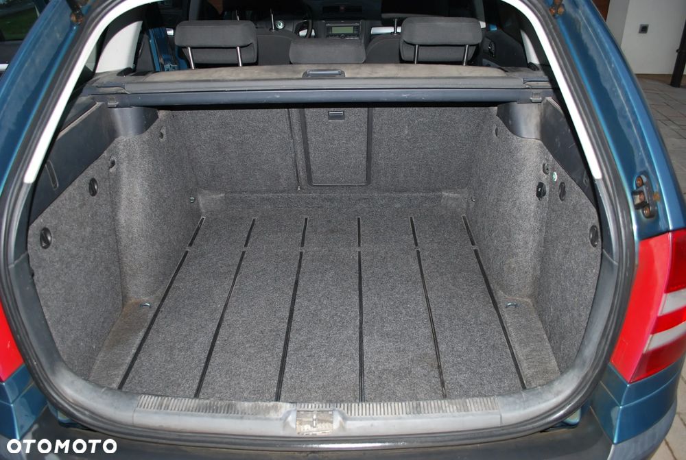 Skoda Octavia 1.6 Combi - 9