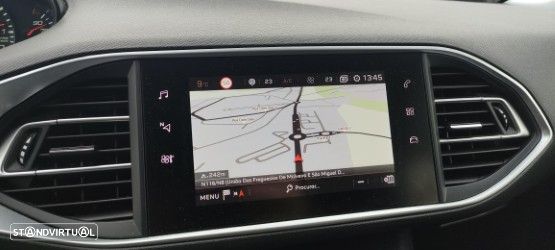 Peugeot 308 1.2 PureTech Allure EAT8 - 8