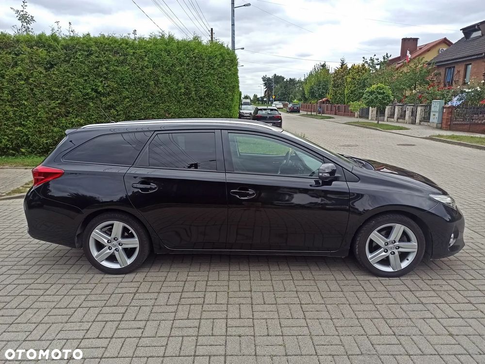 Toyota Auris 2.0 D-4D Touring Sports Executive - 8