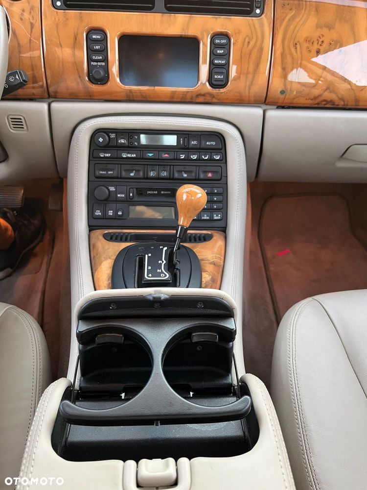 Jaguar XK8 - 34