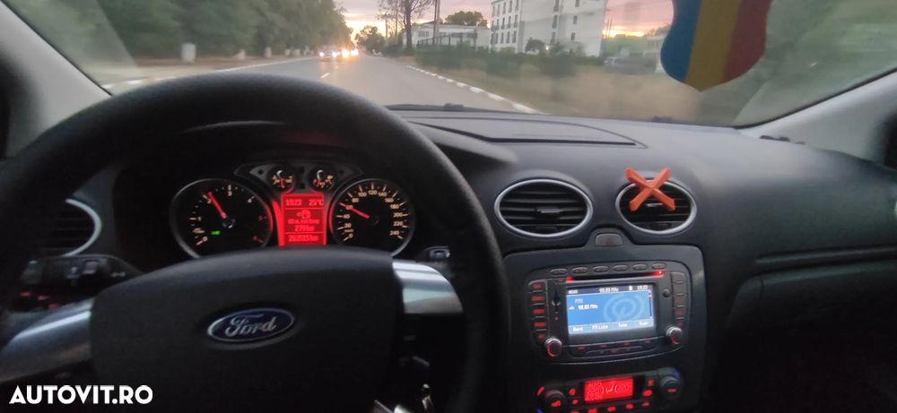 Ford Focus 1.6 TDCi DPF Titanium - 8