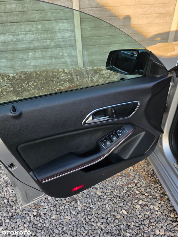 Mercedes-Benz CLA 180 7G-DCT AMG Line - 31