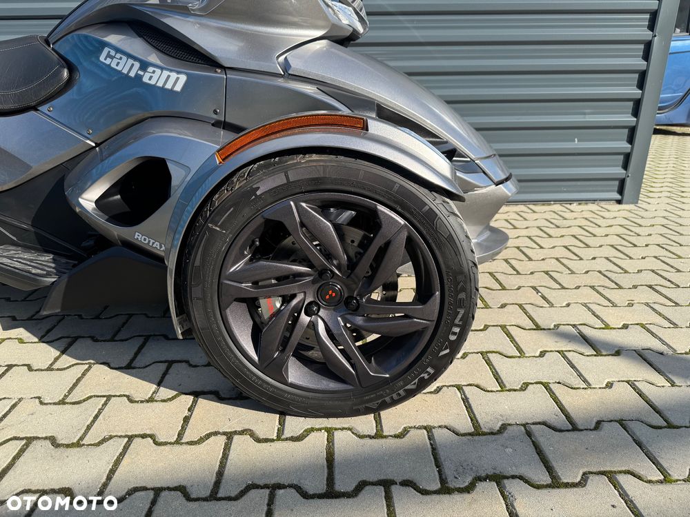 Can-Am Spyder - 21