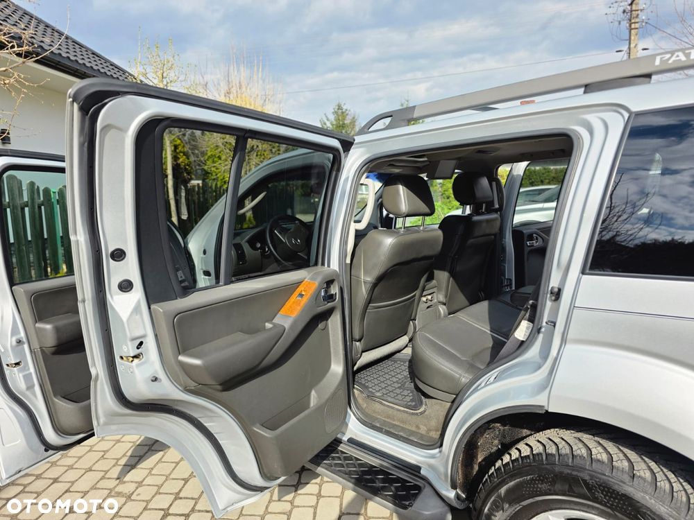 Nissan Pathfinder 4.0 V6 LE - 9