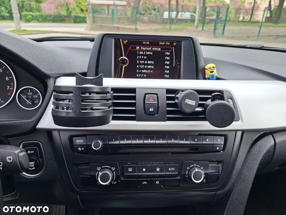 BMW Seria 3 320i - 16