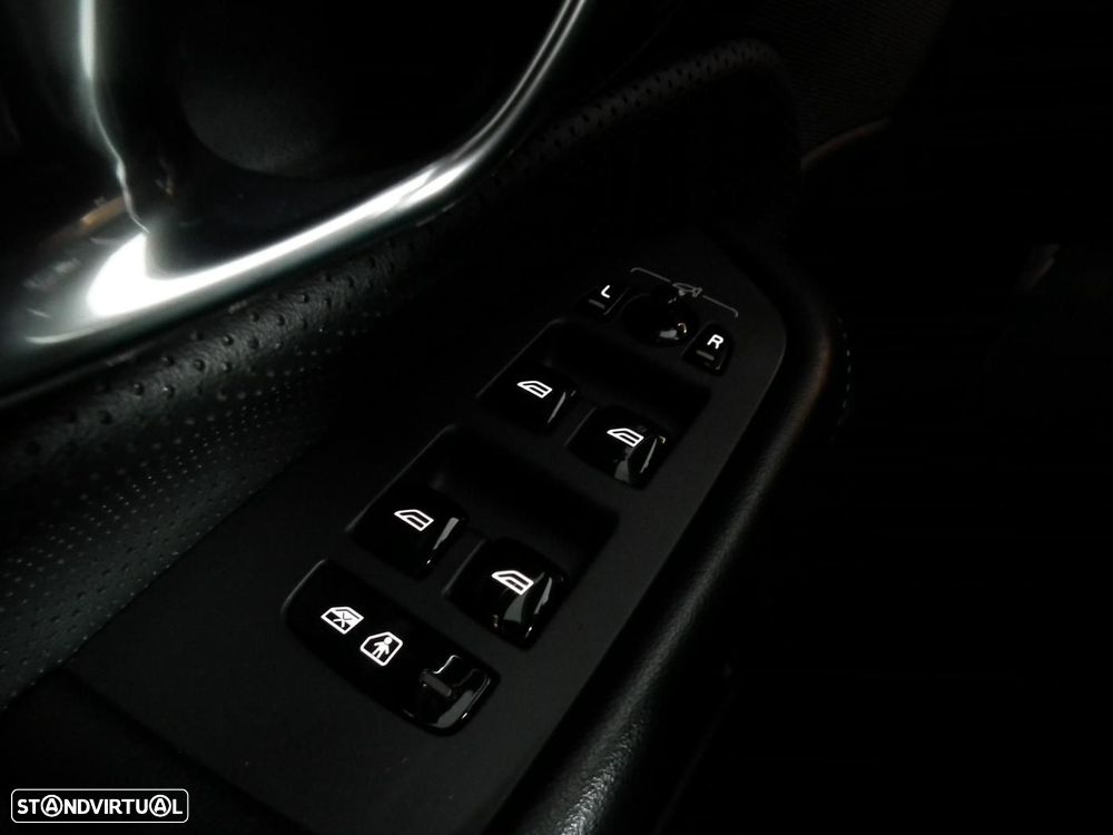Volvo XC 90 2.0 D4 R-Design - 31