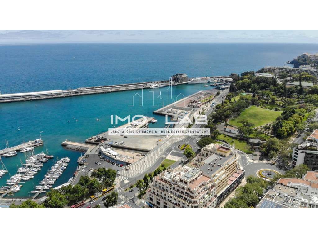 Prédio no centro do Funchal - ZONA ARU! - Grande imagem: 3/51