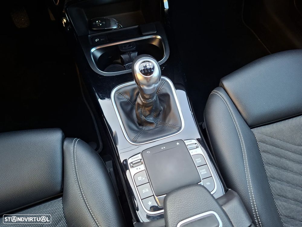 Mercedes-Benz A 200 Advanced Progressive - 31