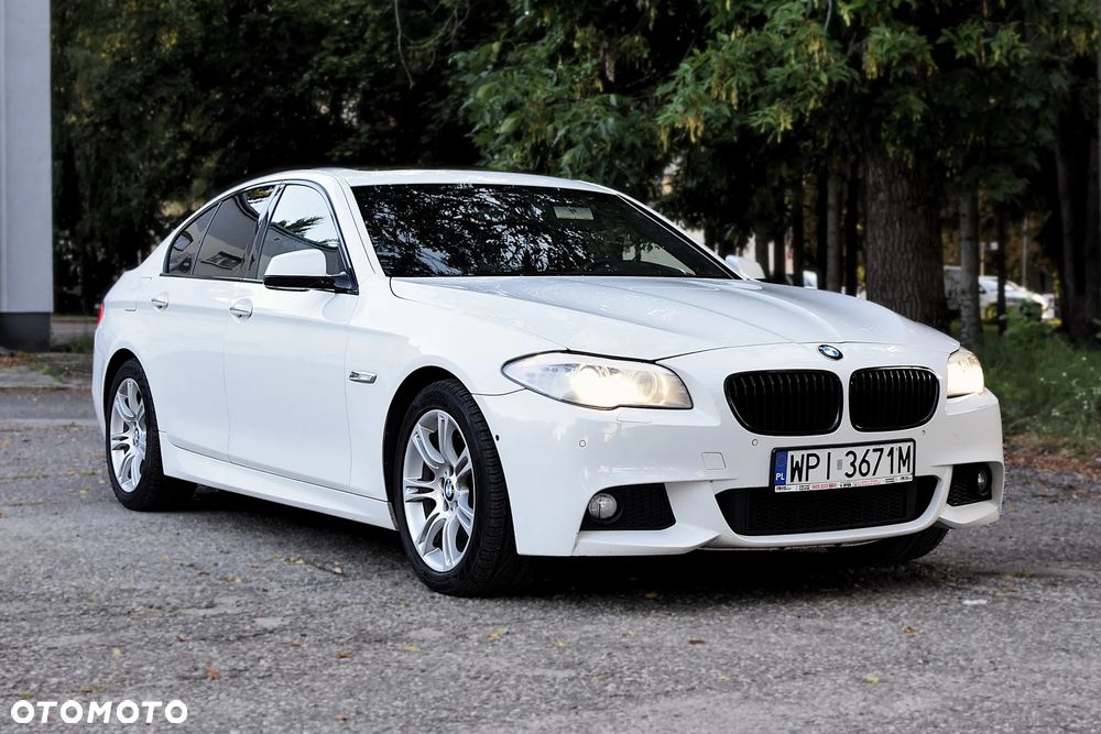 BMW Seria 5 528i xDrive Sport-Aut - 11