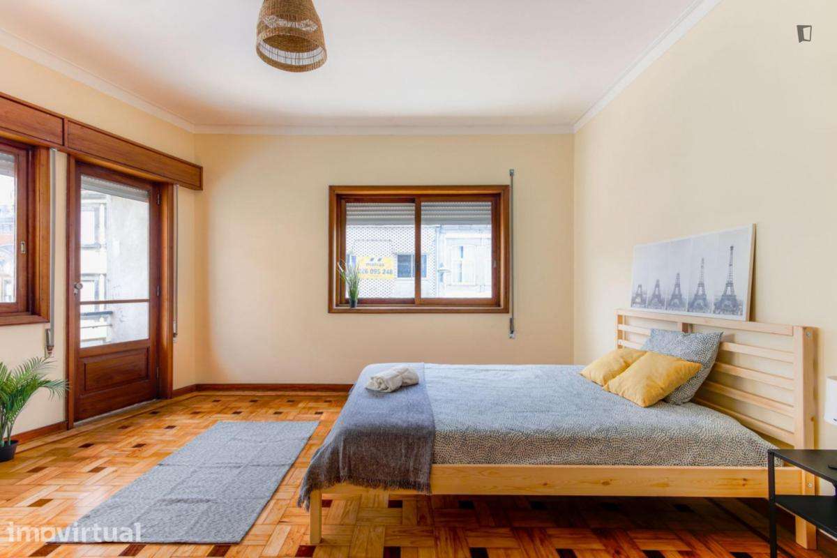 Quarto - localizado em Santo Ildefonso Porto - Grande imagem: 2/10
