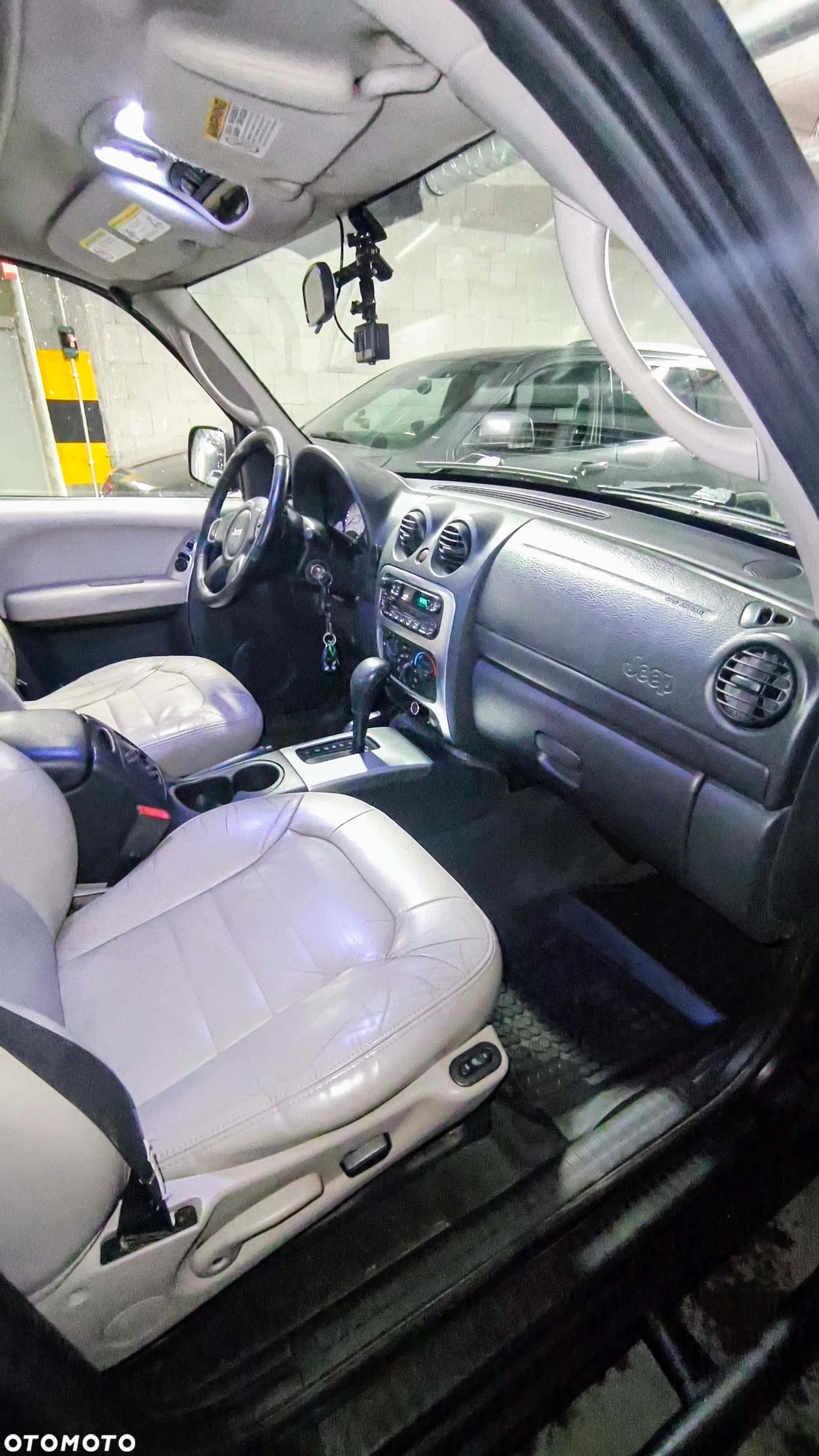 Jeep Liberty 3.7 4x4 - 8