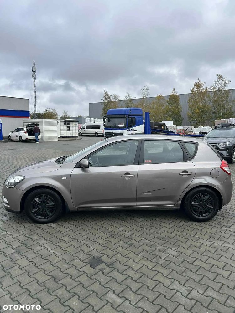 Kia Ceed Cee'd 1.6 Crdi Comfort + - 22