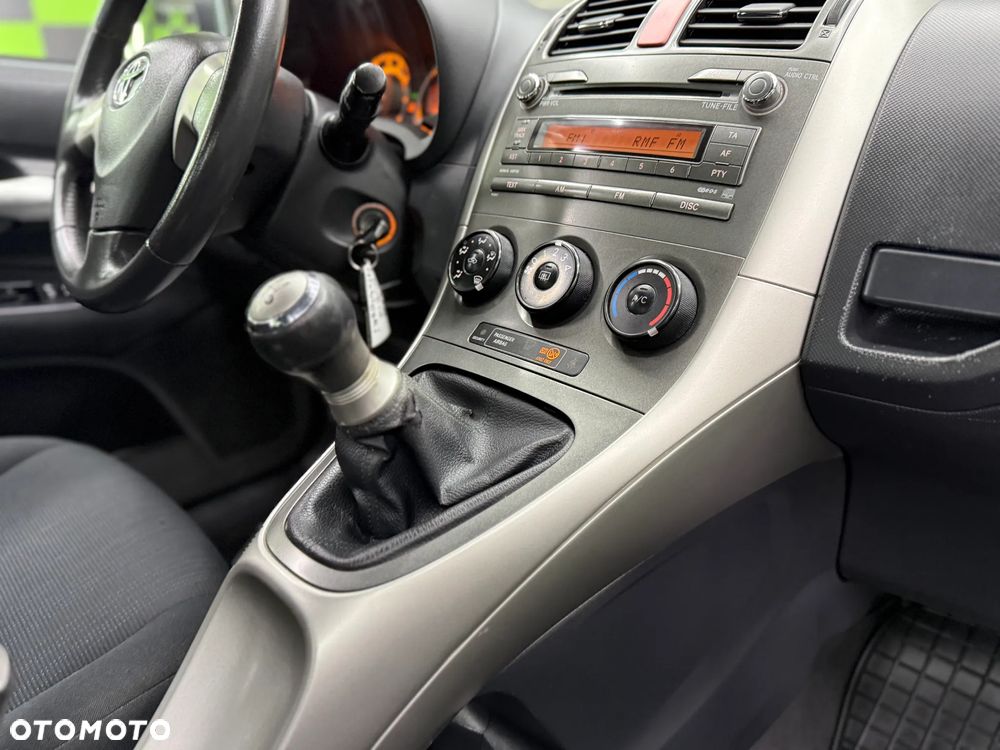 Toyota Auris 1.6 VVT-i Executive - 17