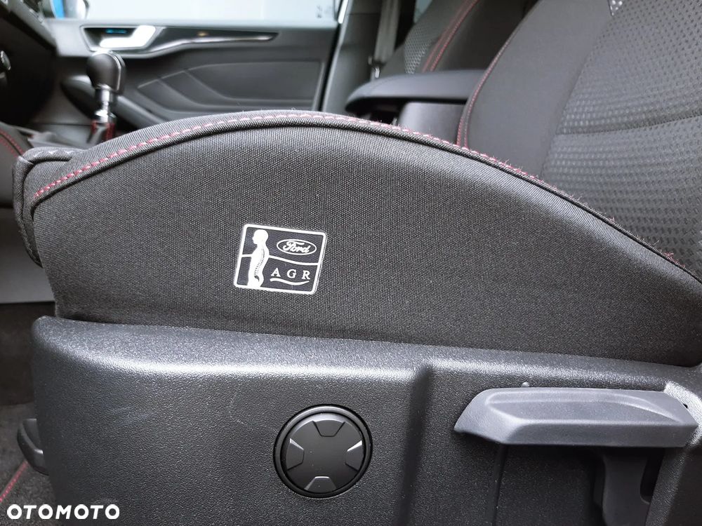 Ford Focus 1.0 EcoBoost ST-Line X - 24