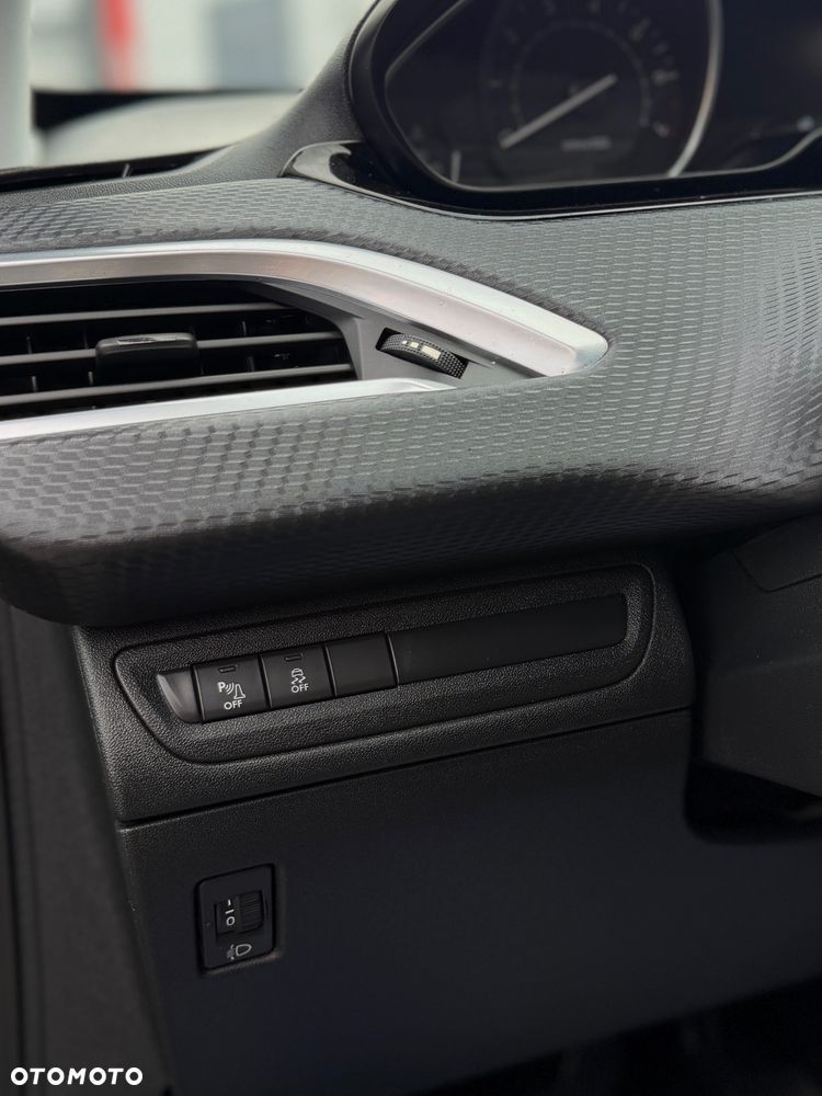 Peugeot 2008 1.2 Pure Tech Access - 24