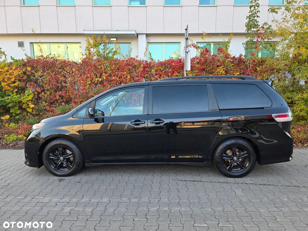 Toyota Sienna - 9