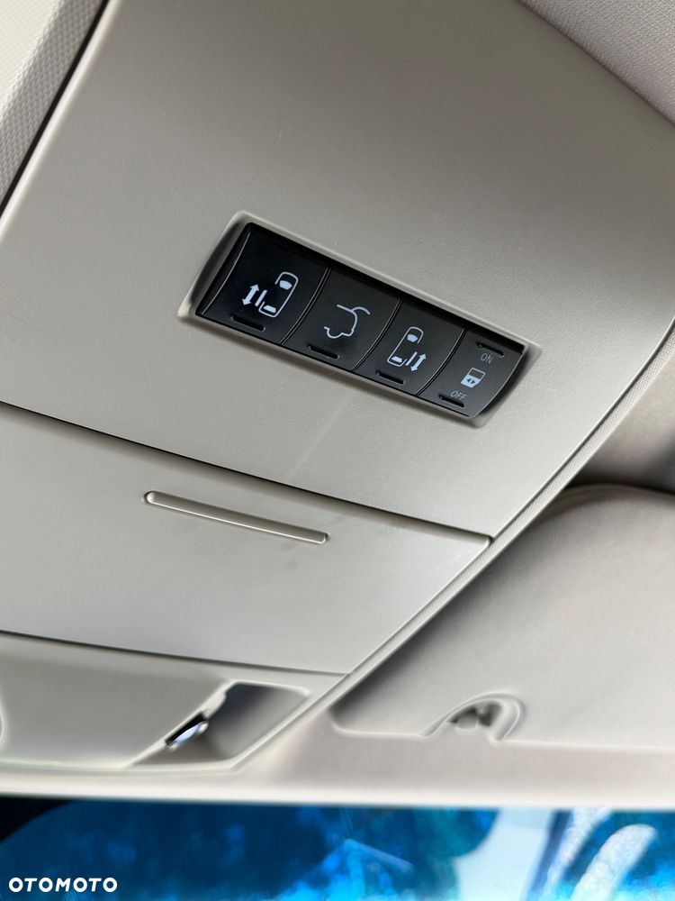 Lancia Voyager 2.8CRD Platinum - 17