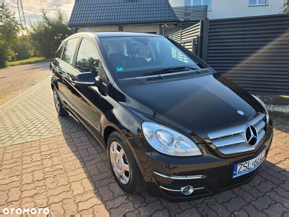 Mercedes-Benz B-Class 2011 photo 2