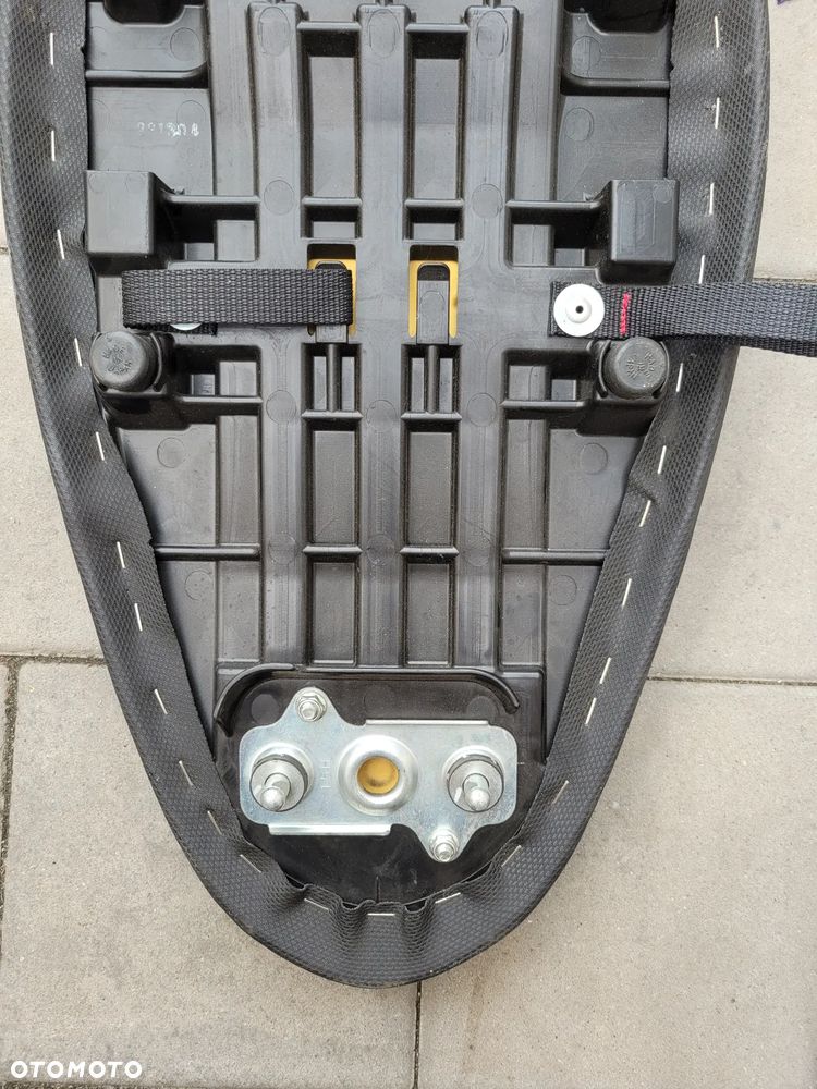 Kanapa, fotel, siedzenie Suzuki Gladius 650 - 18