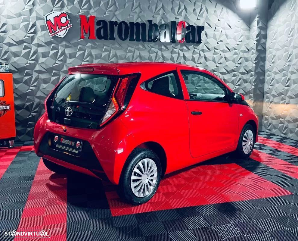 Toyota Aygo 1.0 X-Play Plus — photo 5