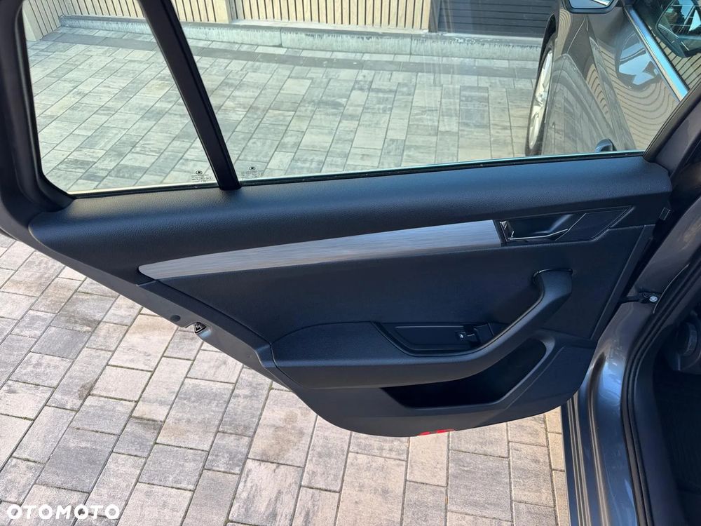 Skoda Superb 2.0 TDI SCR Ambition DSG - 27