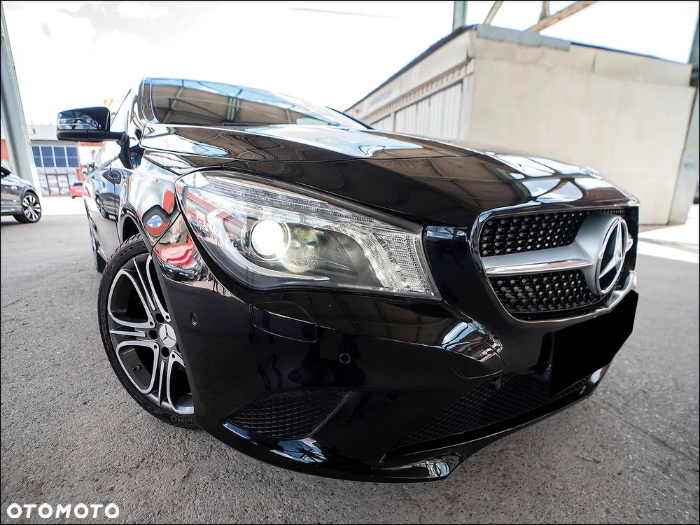 Mercedes-Benz CLA 180 7G-DCT Urban - 3