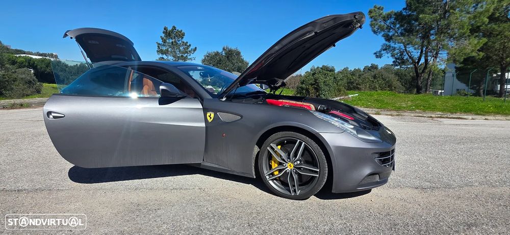 Ferrari FF 6.3 V12 - 12