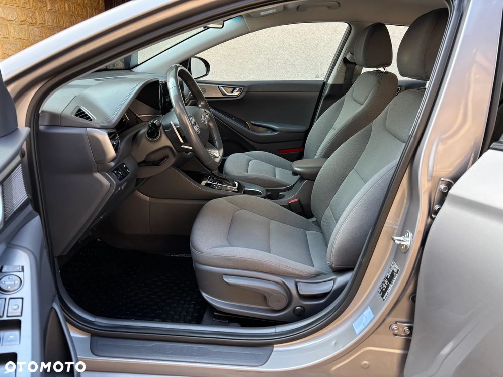 Hyundai IONIQ - 17
