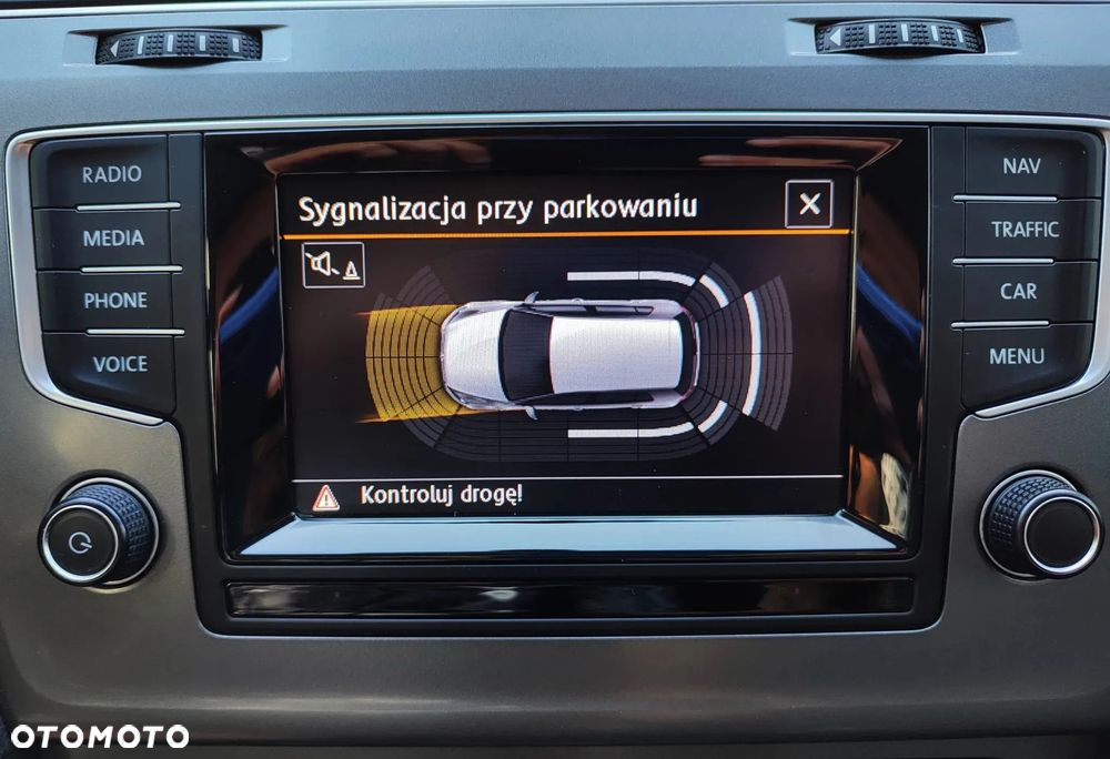 Volkswagen Golf 1.6 TDI BlueMotion Technology Lounge - 21