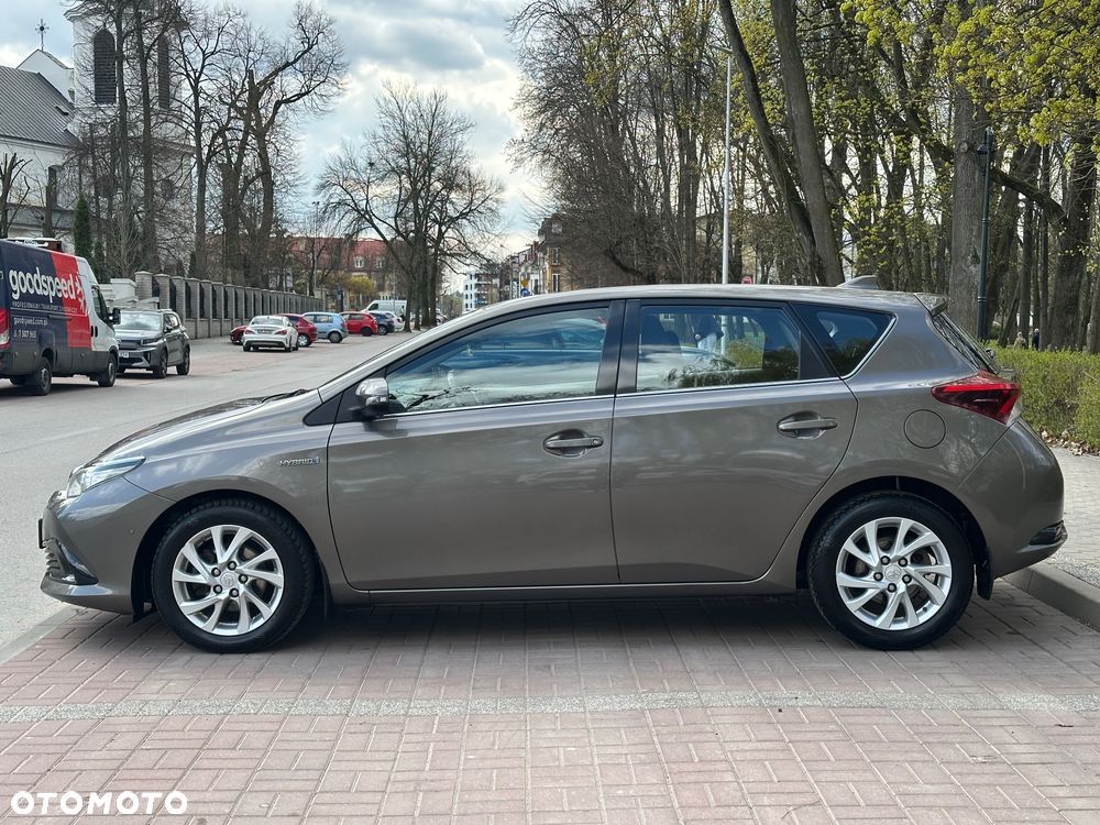 Toyota Auris Hybrid 135 Premium - 6