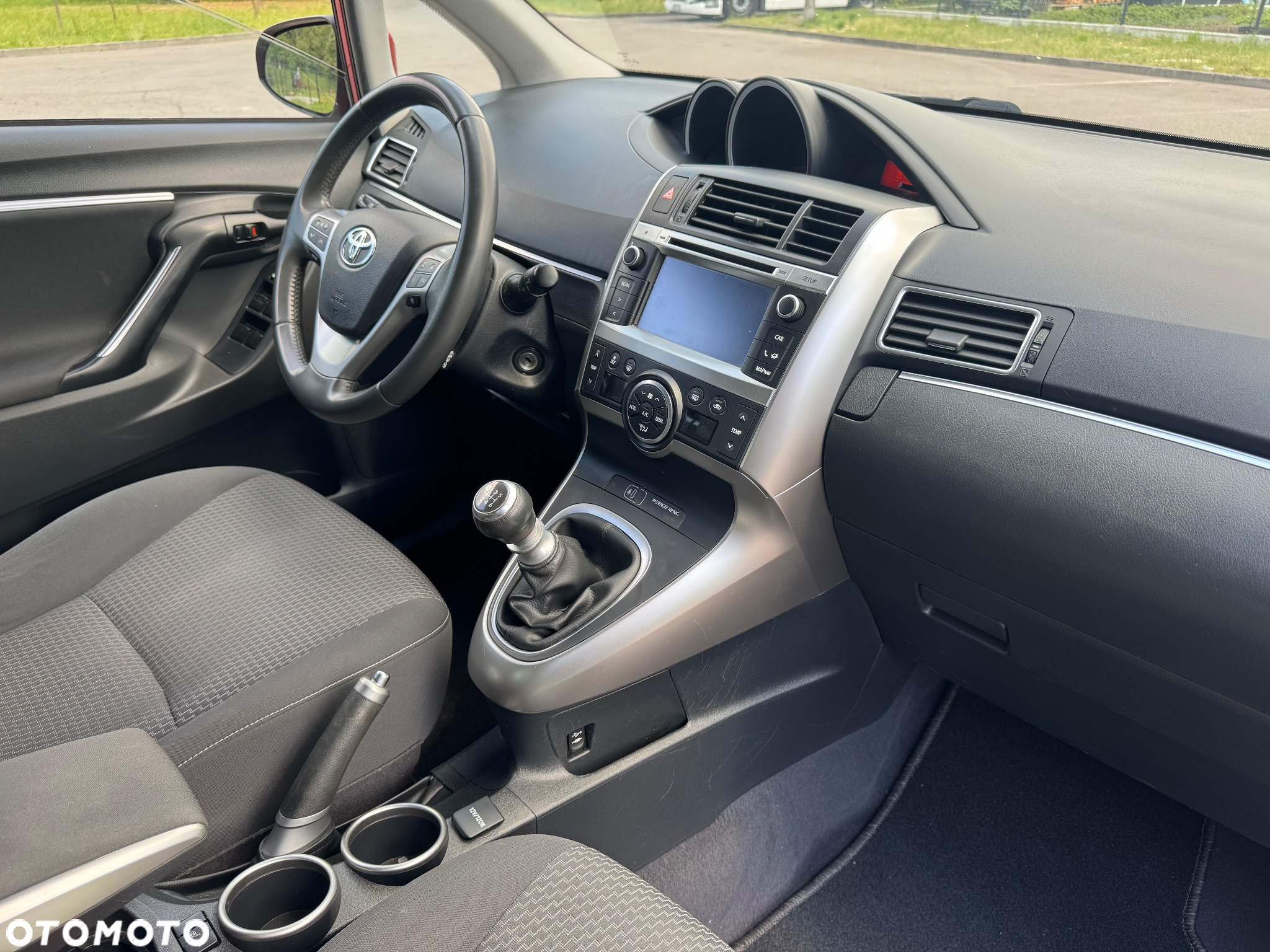 Toyota Verso 1.6 Premium - 12