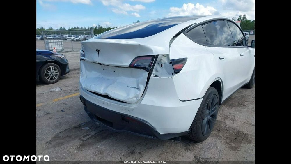 Tesla Model Y Long Range Dual Motor AWD - 9