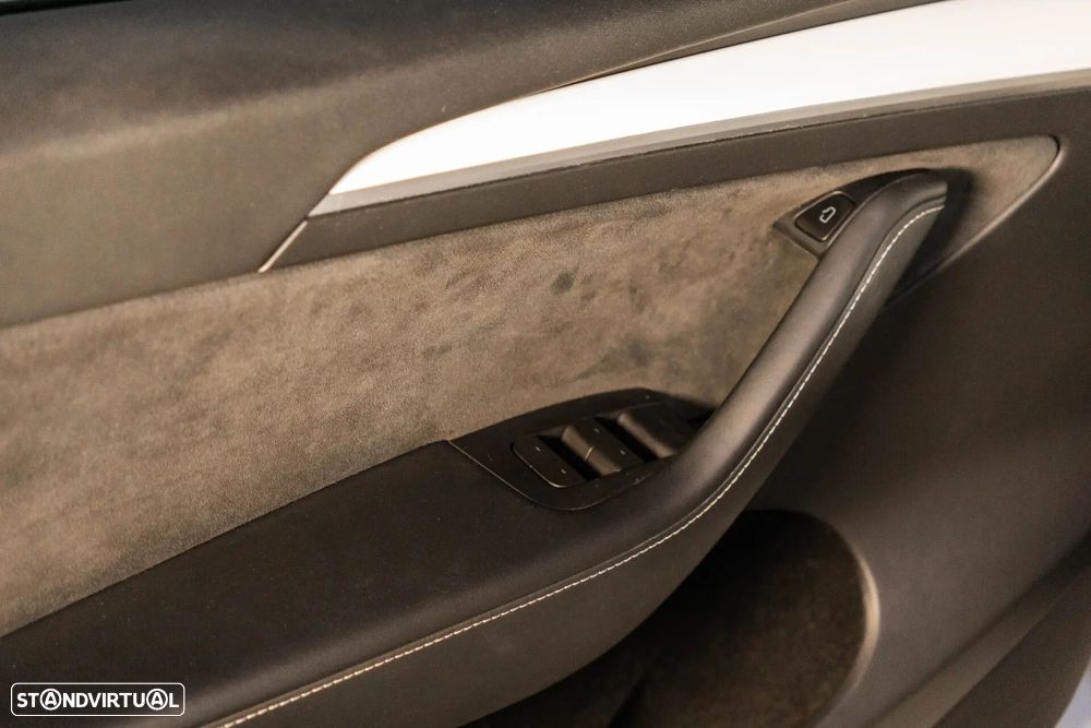 Tesla Model Y Tração Traseira - 33