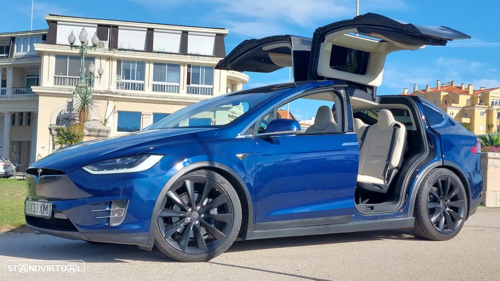 Tesla Model X - 9