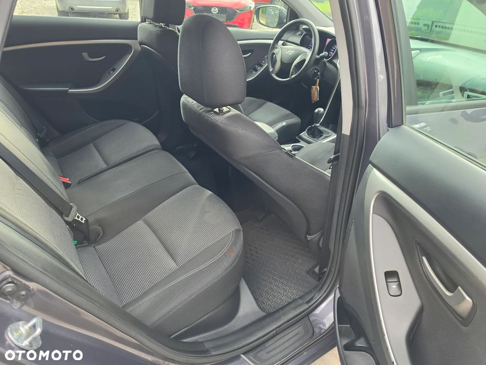 Hyundai i30 blue 1.4 Style - 14