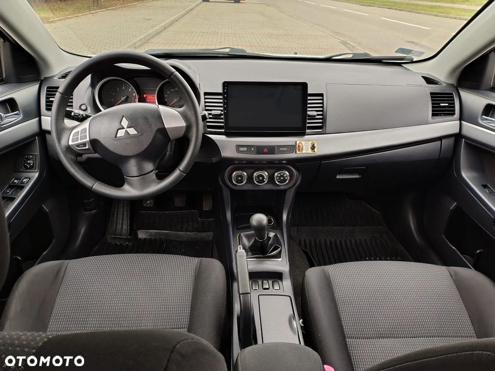 Mitsubishi Lancer 1.6 Inform - 9