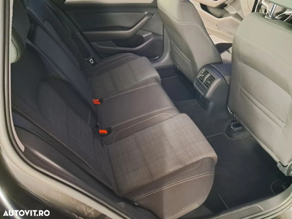 Volkswagen Passat - 17