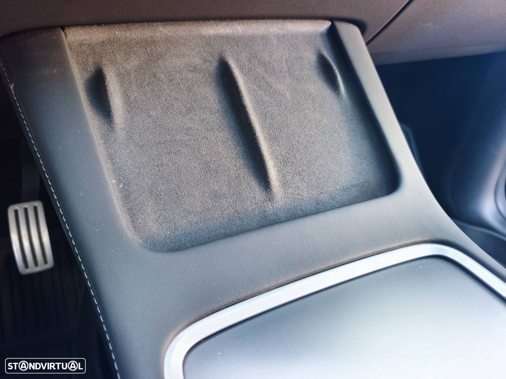 Tesla Model Y Performance Dual Motor AWD - 14