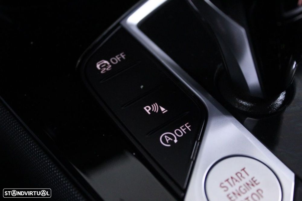 BMW 116 d Pack Desportivo M Auto - 32