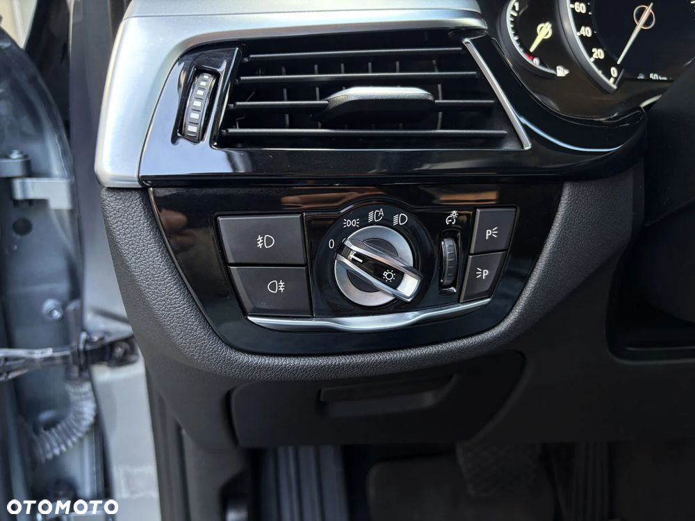 BMW Seria 5 520d - 33