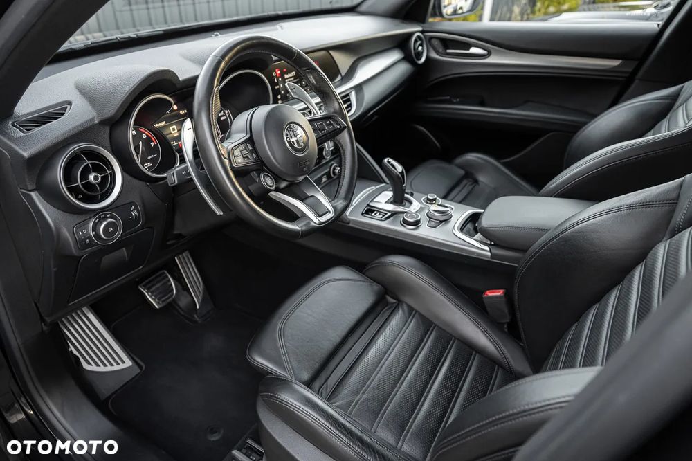 Alfa Romeo Stelvio 2.0 Turbo 16V AT8-Q4 Veloce - 16