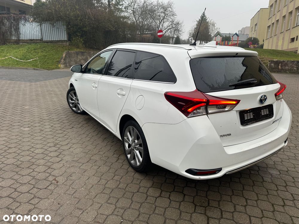 Toyota Auris 1.8 HSD Sol - 4