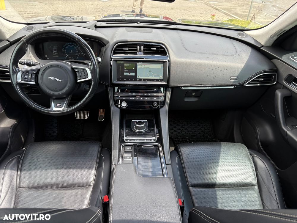 Jaguar F-Pace 30d AWD S - 16